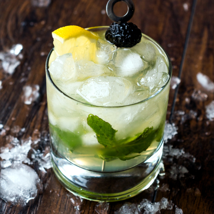 Whisky Smash A Lemon flavored Cocktail Drink Recipe